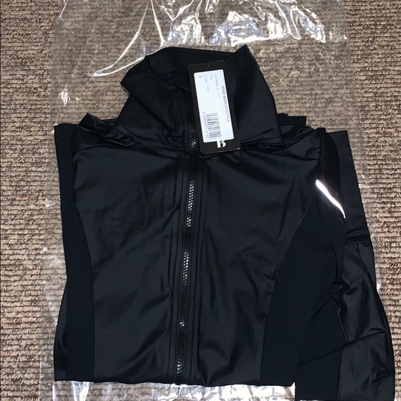 Lightweight Zip Jacket in Black - Picture 4 of 5